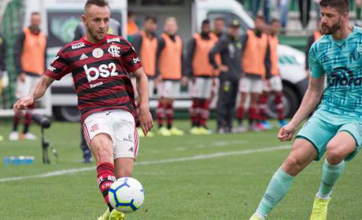 Cirurgia é bem-sucedida e Rafinha iniciará fisioterapia na quinta-feira