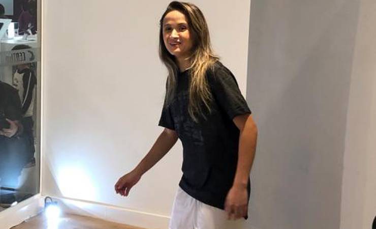 Cinco vezes eleita melhor do mundo, Amandinha torce por futsal no Flamengo e admite: 'Zerei o game'