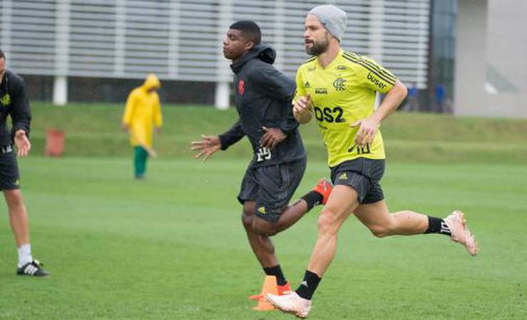 Flamengo encerra preparação para enfrentar o Atlético-MG; Diego e Lincoln trabalham com bola no CT