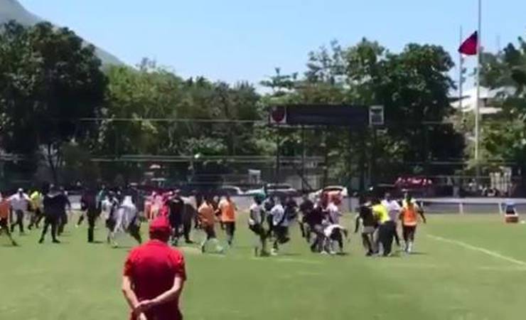 Briga generalizada marca clássico entre Flamengo e Vasco pelo Sub-17