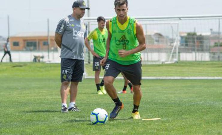Com Reinier, Flamengo treina em Curitiba antes de embarcar para o Ceará