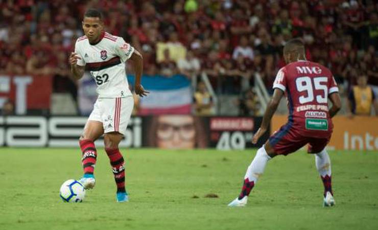 Atuação contra o Fortaleza indica ponto a ser corrigido no Flamengo visando a partida contra o Grêmio