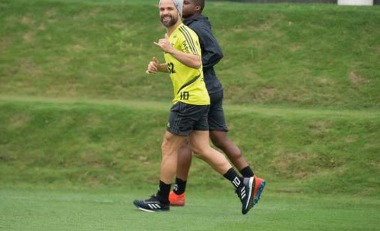 Diego volta a ser relacionado e é opção para Jorge Jesus no Fla-Flu