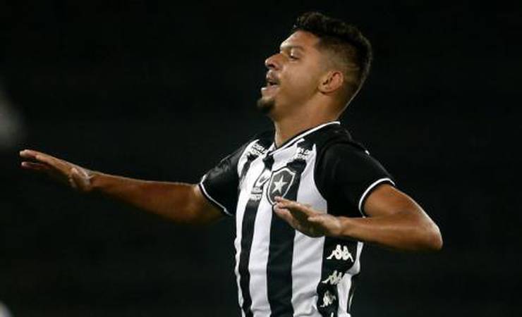 Diego Souza no banco e Igor Cássio de 9: provável escalação do Botafogo
