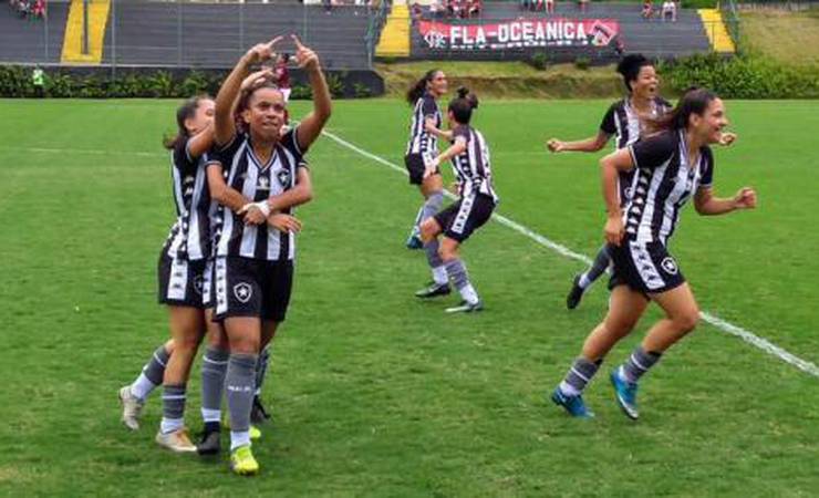 Botafogo goleia Flamengo na ida das semifinais do Carioca feminino