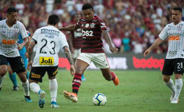 Vitinho após golaço: 'Nosso maior prazer é ver a torcida comemorar'
