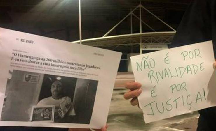 Botafoguenses cobram indenização às famílias das vítimas do incêndio no Ninho do Urubu