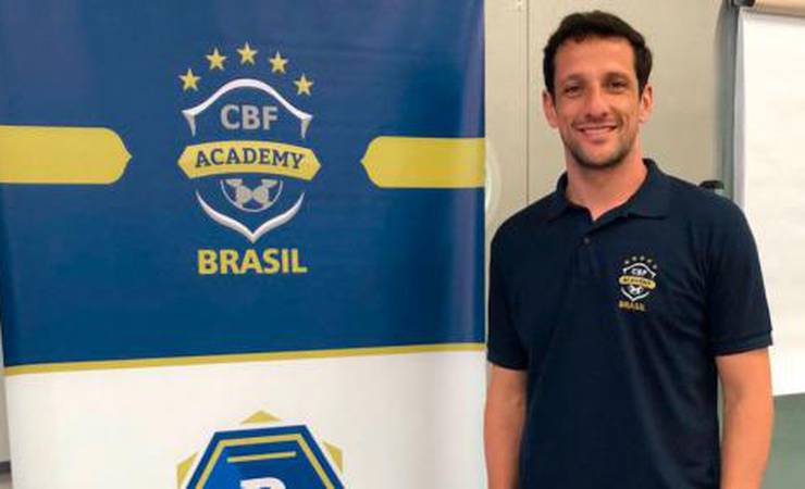Iniciando carreira como treinador, Belletti fala ao L! sobre desafios e elogia estrangeiros no Brasil