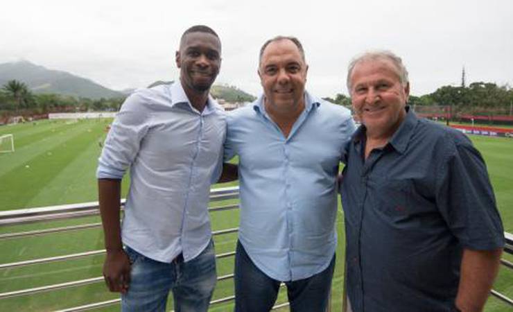 Antes de clássico, Zico vai ao Ninho; Pai de Neymar também visita o CT