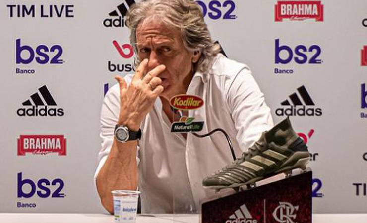 'Depois das conquistas no Fla, ele se mete em tudo', diz Edmundo, sobre polêmicas de Jorge Jesus