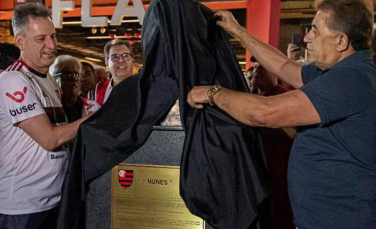 Flamengo comemora 124 anos com festa na Gávea e busto de Nunes: 'A Nação pede o mundo de novo'