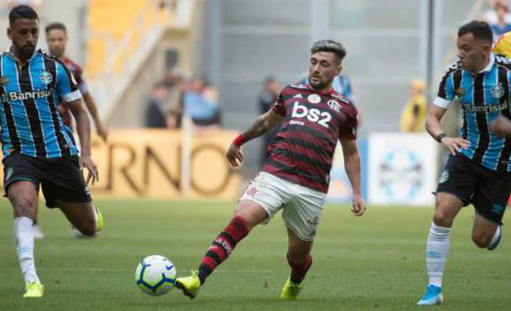 Arrascaeta exalta força dos reservas e projeta 'jogo do ano contra o River'