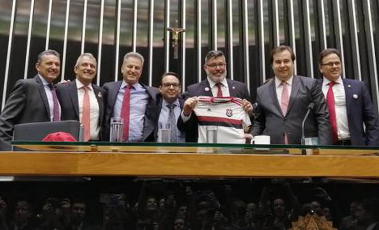 Flamengo é homenageado na Câmara dos Deputados, e Frota inaugura gabinete rubro-negro