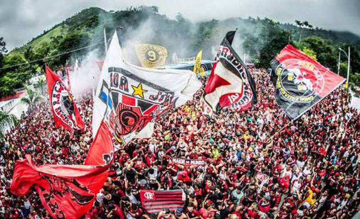 Jogadores do Flamengo exaltam festa da torcida antes do embarque
