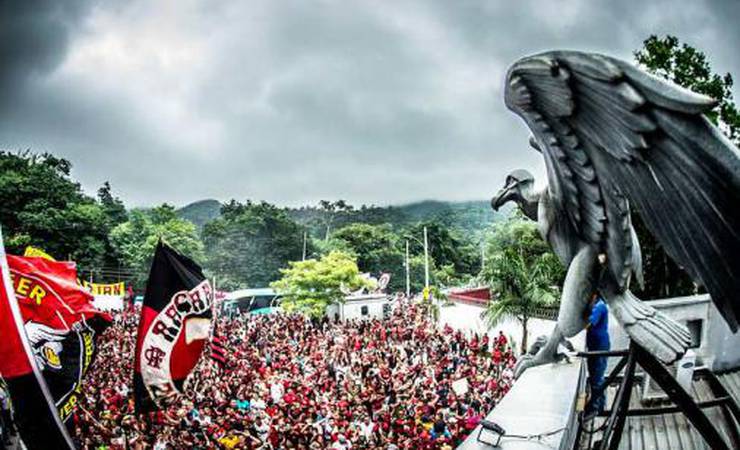 Torcida do Flamengo faz grande festa do Ninho ao Galeão; Veja as imagens!