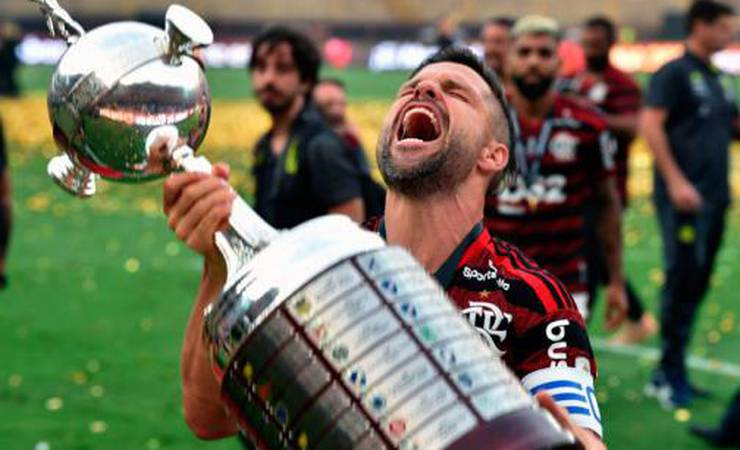 Diego acredita em expectativas superadas e diz: 'Ainda temos muitas alegrias para vivermos no Flamengo'
