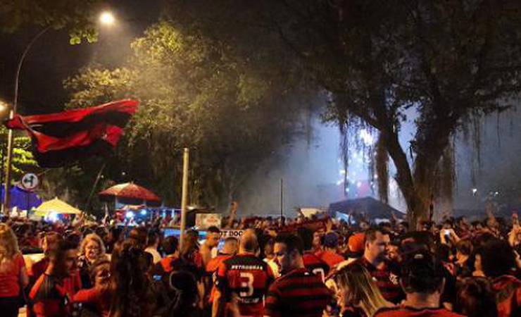 'Liverpool, pode esperar’, ‘Amanhã é o Brasileiro’... Torcida do Fla festeja o bi pelas ruas do Rio