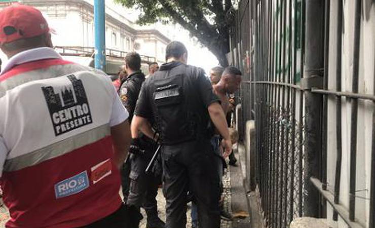 Grupo de ladrões gera tumulto na festa do título do Flamengo no Rio