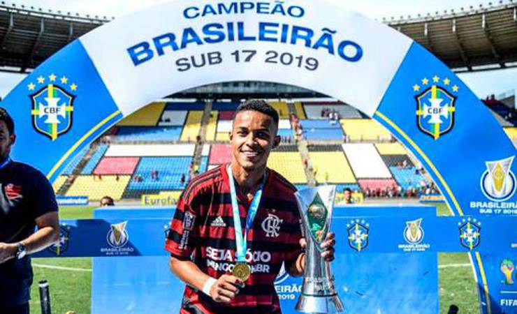 Lázaro passará por cirurgia e desfalcará o Flamengo na Copinha