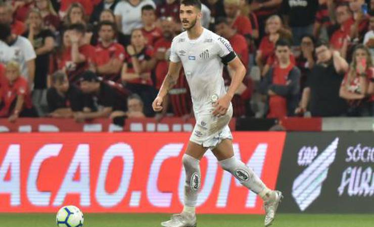 Flamengo acerta com Gustavo Henrique e espera zagueiro para assinar contrato