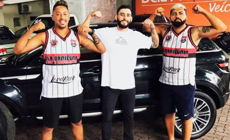 Colhendo os frutos! Sósia de Gabigol adquire carrão avaliado em mais de R$ 100 mil