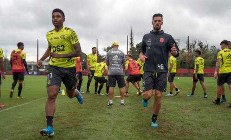 Flamengo se reapresenta no Ninho com titulares e Pablo Marí em campo