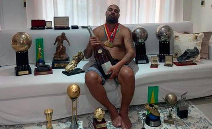 Adriano Imperador vende mansão por valor milionário e se muda para hotel de luxo no Rio