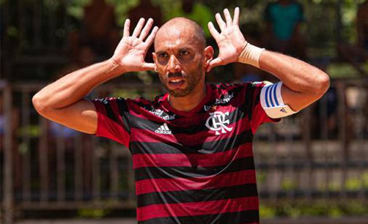 Flamengo bate o Vasco e conquista mais um título no futebol de areia