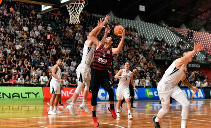 Flamengo bate o Corinthians e chega à sétima vitória seguida no NBB