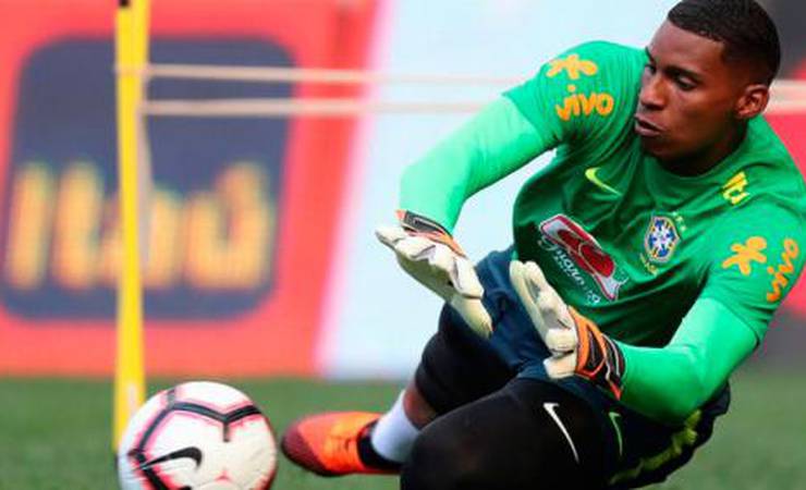 Preparador de goleiros vê Hugo pronto para defender o Flamengo: 'Acredito muito no seu potencial'