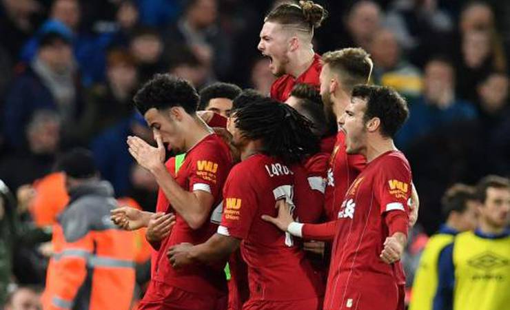 Garotos do Liverpool batem titulares do Everton pela Copa da Inglaterra