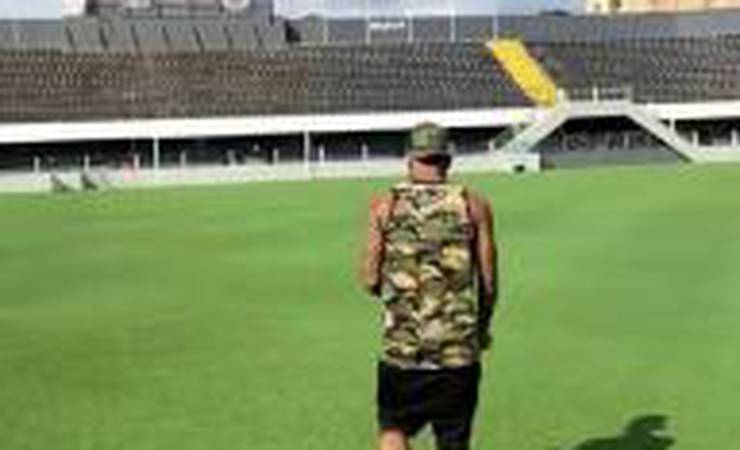 Saudade? Gabigol aproveita férias para visitar estádio do Santos