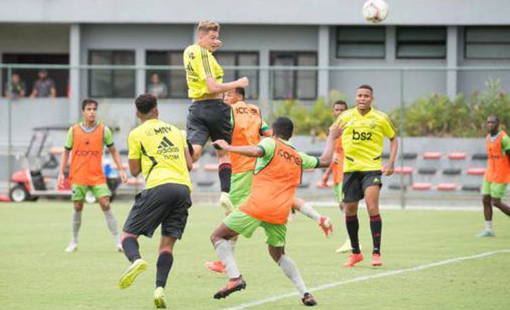 Flamengo vence jogo-treino no Ninho e Maurício Souza indica equipe para a estreia do Carioca