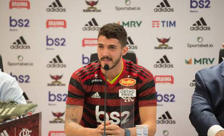 Torcedores criticam Vitinho e Gustavo Henrique nas redes sociais após eliminação na Libertadores