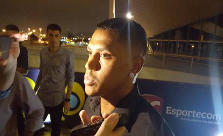 'Passa um filme na minha cabeça poder vestir camisa do Flamengo', diz Pedro Rocha