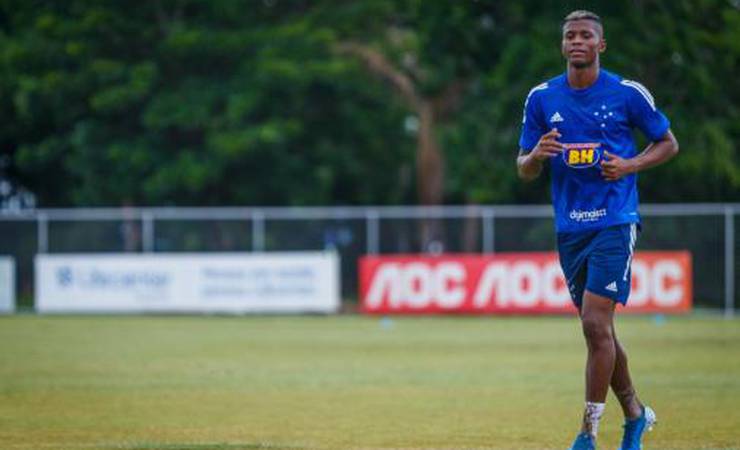 Flamengo sonda situação do lateral-direito Orejuela, do Cruzeiro