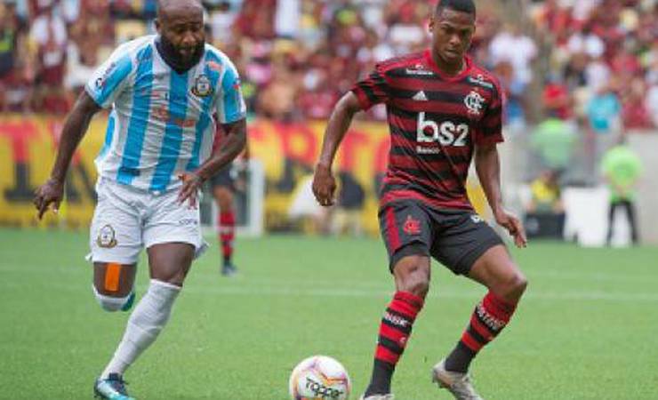 Lucas Silva despista sobre saída do Flamengo: 'Deixo para meus agentes'