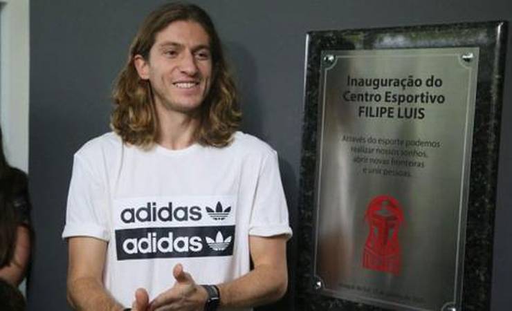 Filipe Luís inaugura complexo esportivo em Jaraguá do Sul