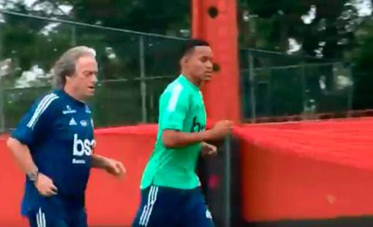 De volta, Lázaro treina com Jorge Jesus; Marí vai ao CT para visita