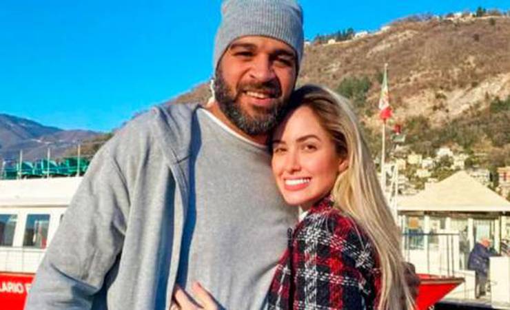 Noivo és! Adriano Imperador anuncia noivado com Victoria Moreira