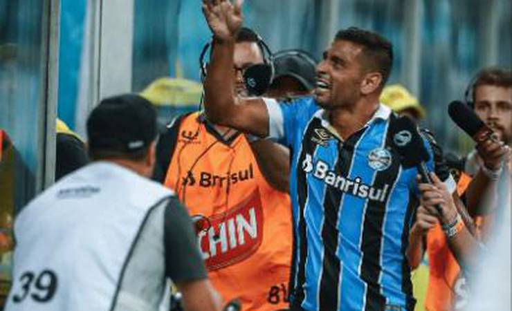 Diego Souza elogia Flamengo e fala que questão financeira no Grêmio está 'bem encaminhada'