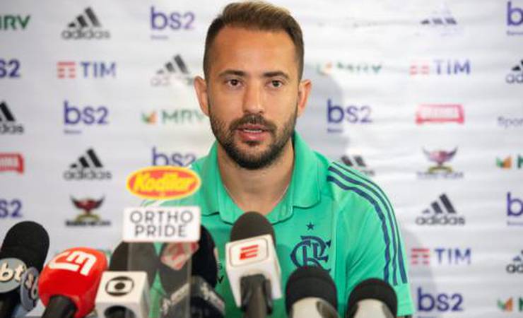 Everton Ribeiro elogia solidez do Flamengo e sonha com a Seleção