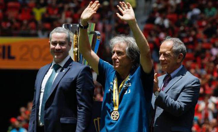 Após terceiro título pelo Flamengo, Jesus manda recado à torcida: 'Vocês têm de ter orgulho dessa equipe'