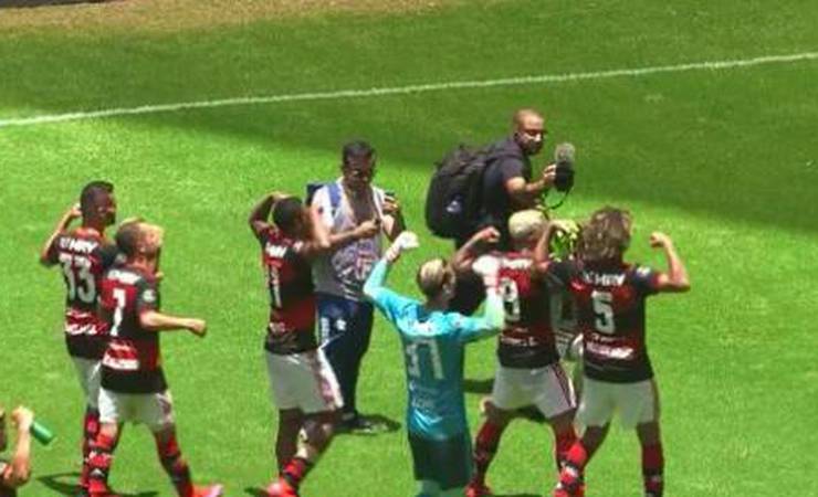 Vingança? Jogadores do Fla provocam Athletico com comemoração de Gabigol