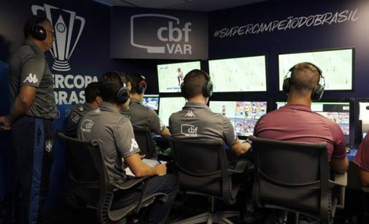 Após teste na Supercopa, CBF quer utilizar VAR remoto no Brasileiro