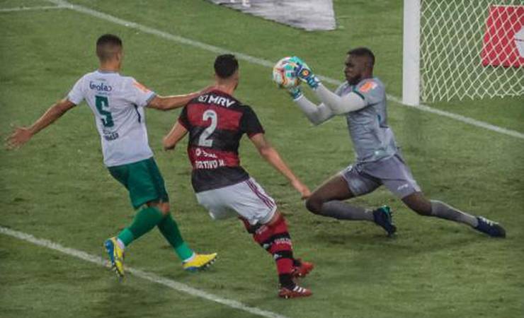 Gustavo Henrique comemora título do Fla, mas prega por evolução
