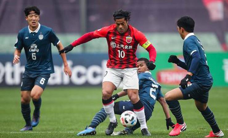 Flamengo faz sondagem e avalia investida em Hulk, livre no mercado desde novembro