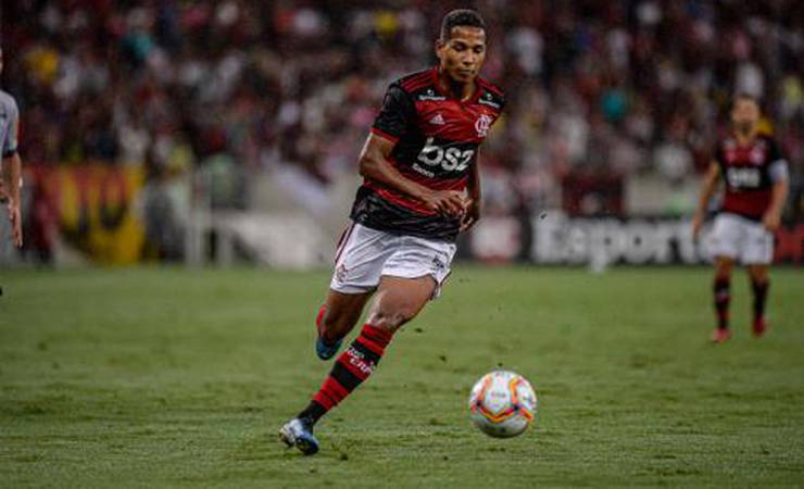 Titular nas últimas três partidas do Flamengo, lateral sofre lesão na coxa