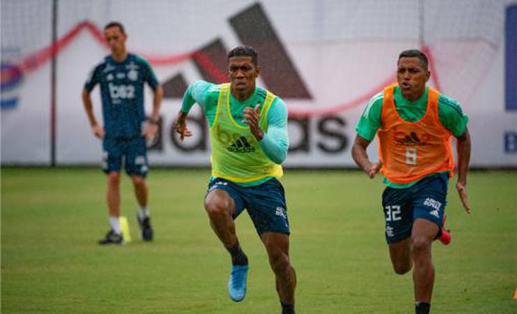 Sem Rafinha, atacante surge como opção para Jorge Jesus na lateral