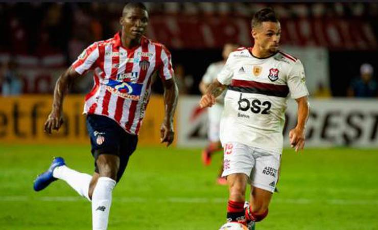 'Encantador' e moldado por histórias inusitadas, Michael tem início de destaque no Flamengo